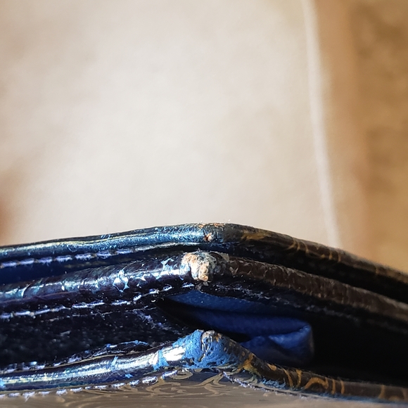 Elegant Black and Gold Clutch - Picture 10 of 15